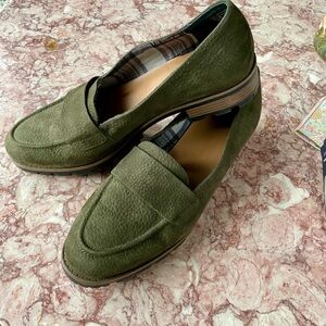 9.5 White Mountain Olive Green Slip-On Shoes, leather/ manmade.
